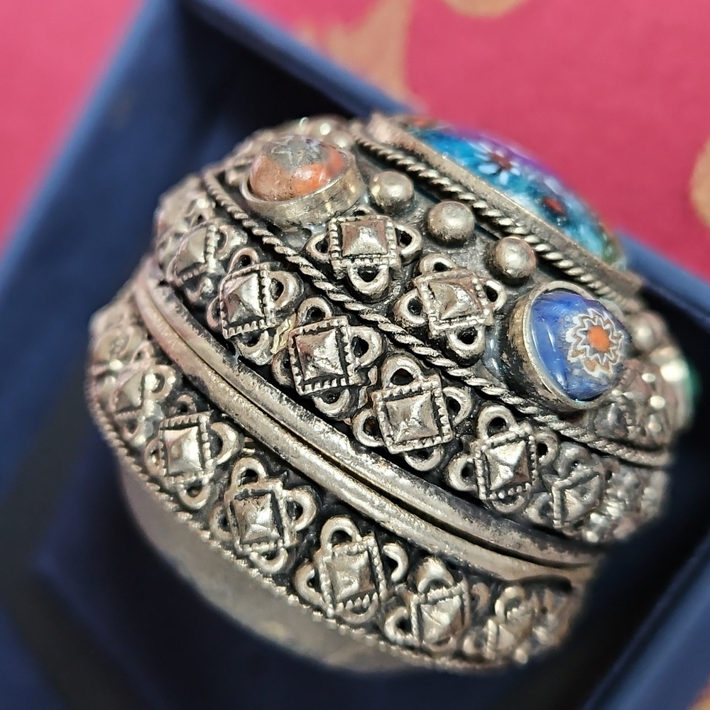 Vintage Millefiori Glass Silverplate Trinket Box. - Picture 4 of 11